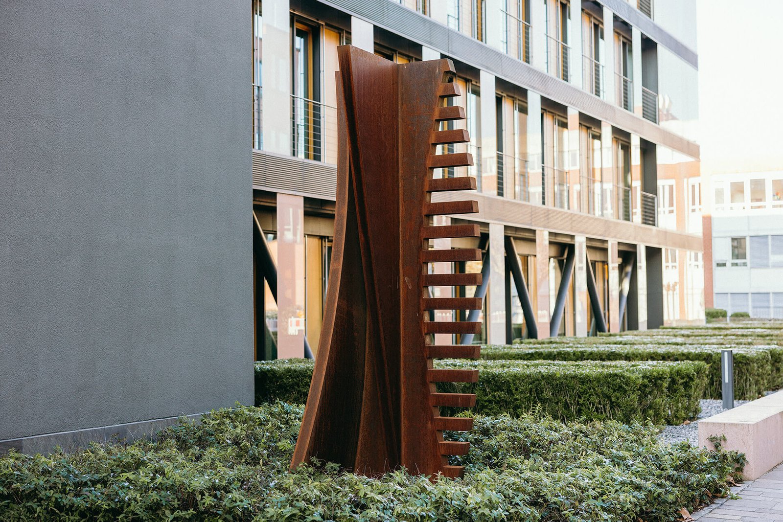 Lörrach Rising. Skulptur Sparkasse © Lucia Hofmaier