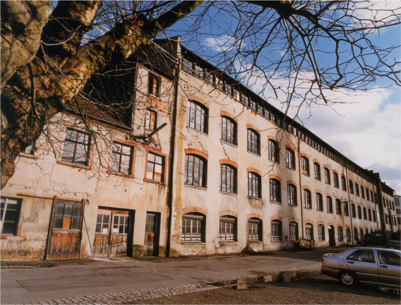 Ehemaliges Handdruckgebäude 1999 © Juri Junkov / WFL.