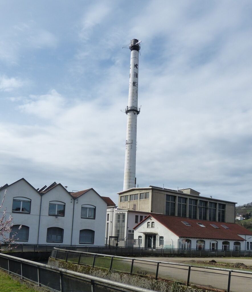 KBC-Kamin mit Kesselhaus © Hubert Bernnat.